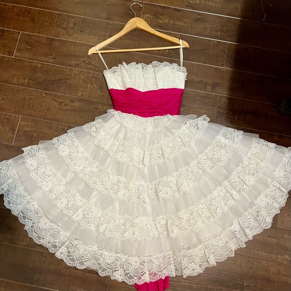 ❌❌SOLD❌❌Betsey Johnson Vintage Tea Party Dress, Size 2 Bridal, Shower, Wedding - Picture 4 of 13